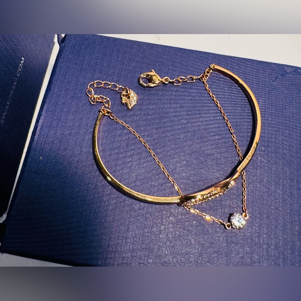 Swarovski Rose Gold Infinity Loop Bangle Bracelet NWT Size Medium - Picture 7 of 16